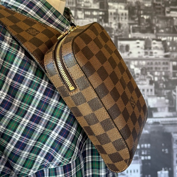 🎯SOLD🎯 Louis Vuitton's Geronimos Damier Cross Body Bag Authentic - Picture 3 of 16